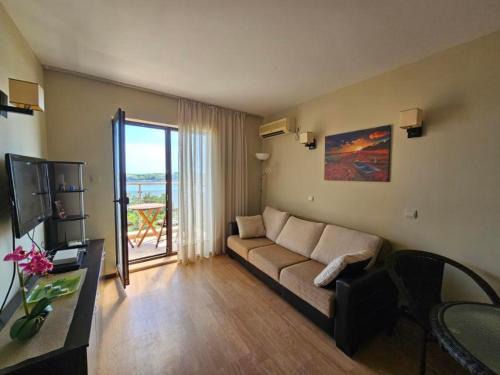NESTINARKA BEACH SEAVIEW APARTMENT