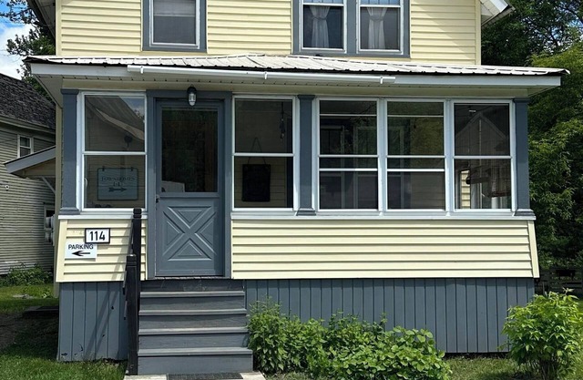 Nestled in a quiet urban neighborhood. Access to downtown amenities & festivals.