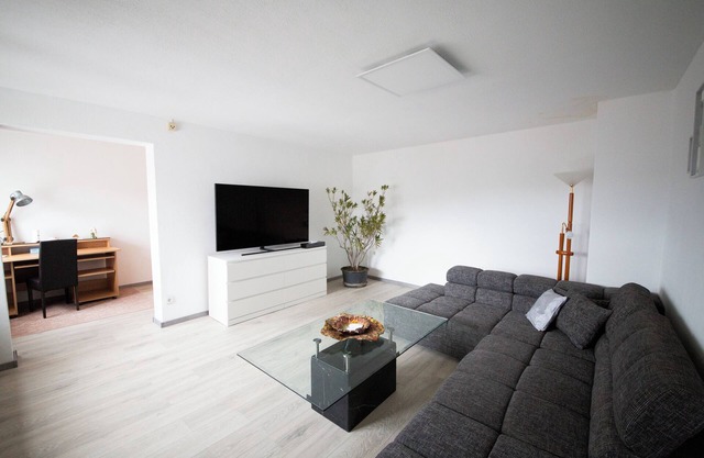 Netflix, Prime, WiFi, Balkon & Garten in der Natur & unweit vom "Thüringer Meer"