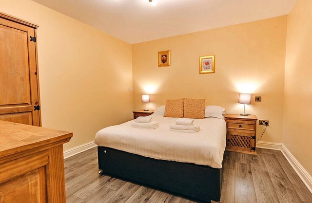 Netley Hall - Mulberry by Interhome