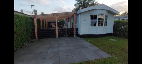 Nette, ruime chalet op christelijke familiecamping