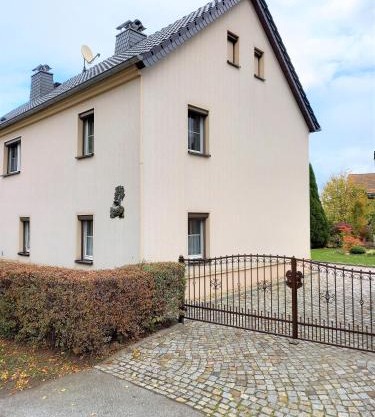 Nette Wohnung In Zescha Mit Garten Und Terrasse