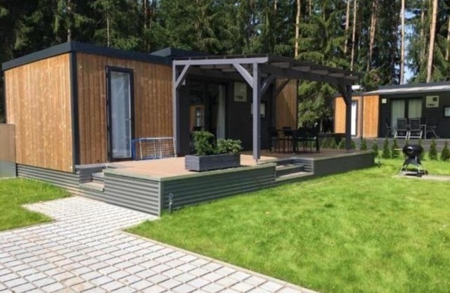 Nettes Ferienhaus in Wackersdorf mit Sauna, Grill und Whirlpool