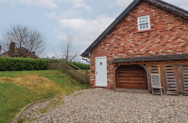 NETTLEFORD INHALE, pet friendly, with a garden in Kelsall