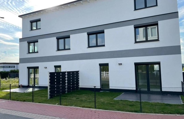 Neu gebautes komplettes Reihenhaus