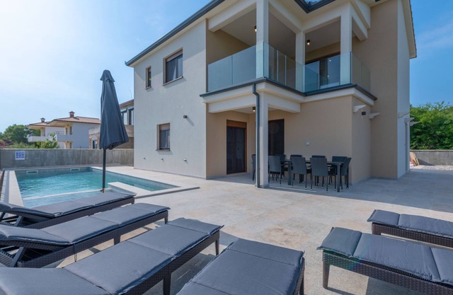 Neu! Luxuriöse Privaten Villa M/pool für 10 Personen 3 km vom Meer Entfernt