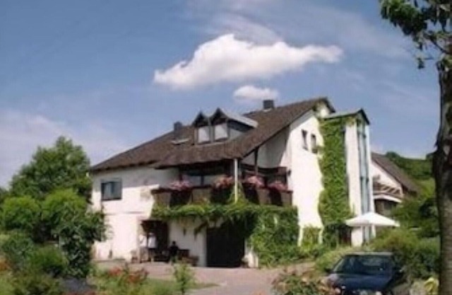 Neucastell vacation apartment with stunning views of the vineyards