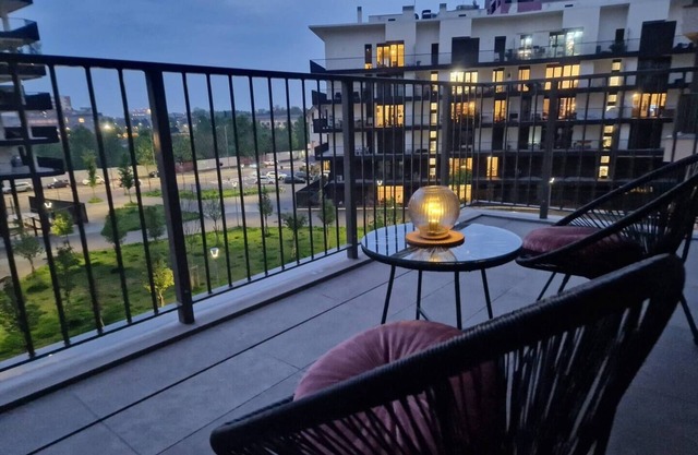 Neues Stilvolles Apartment mit Großem Balkon und Toller Aussicht in Mailand-wifi