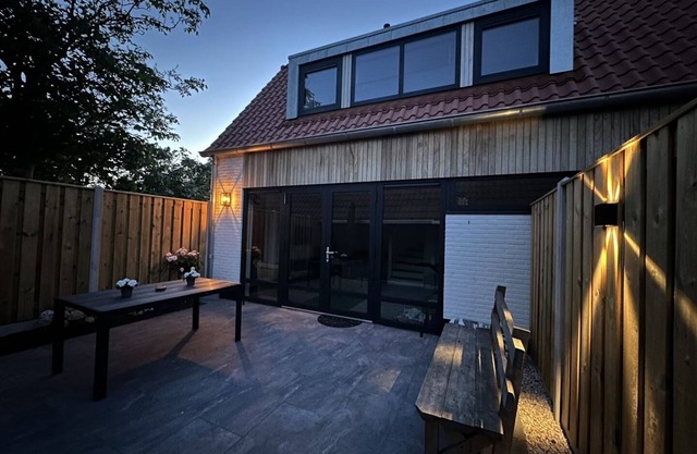 Neugebautes Ferienhaus für 4 Personen im Herzen des Badeortes Domburg!