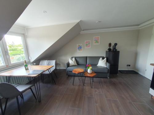 Neumühler Hof - moderne Ferienwohnung "Janica" mit entspannte Lage, kurze Fahrt zur Stadt mit kostenfreien Wlan und Netflix