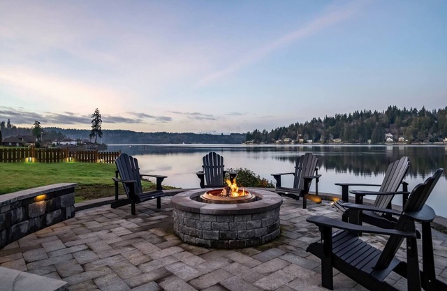 NEW 120' Waterfront Cabin | Hot Tub, Sauna & Firepit - Hammersley Inlet Retreat!