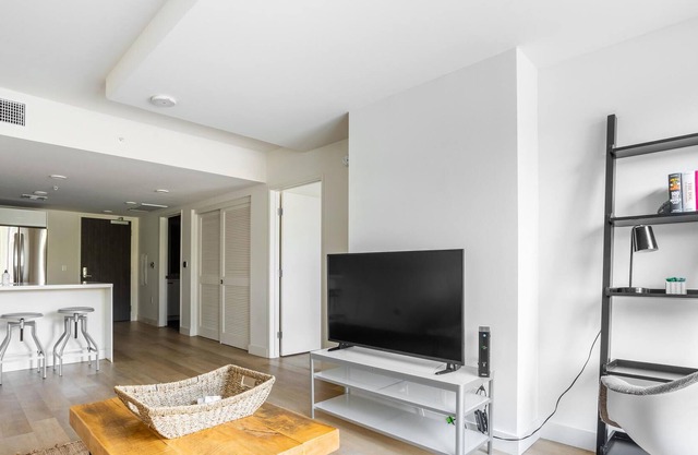 New 1BR in Koreatown with Rooftop Amenities