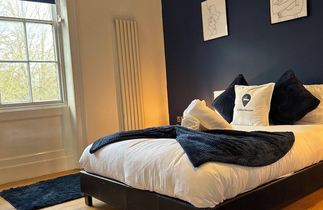 NEW! 2 Amazing Bedroom Central Grimsby