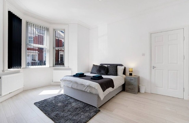 New! 2 Bed Apartment in Newcastle, FREE WIFI!