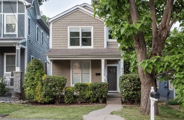 NEW 2 Bedr Downtown Nash Home w/5 Star Host! 5 Minutes from Broadway