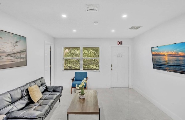 NEW 2 Bedroom @ Hollywood Beach and Hard Rock LB1