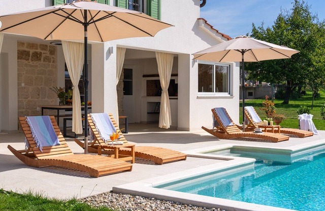 NEW 2-bedroom Villa Providenca with private pool