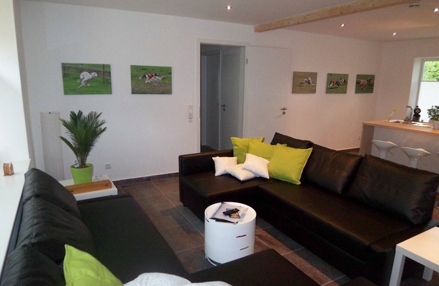 NEW 2015: apartment 8 000 sqm with dog walkers, in Cottage, ground floor, 70sqm