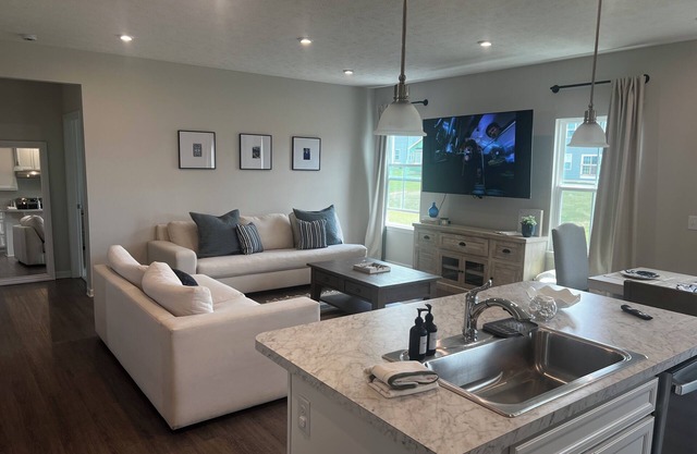New 2024 Luxury 3BR Home Near Downtown Wooster & College