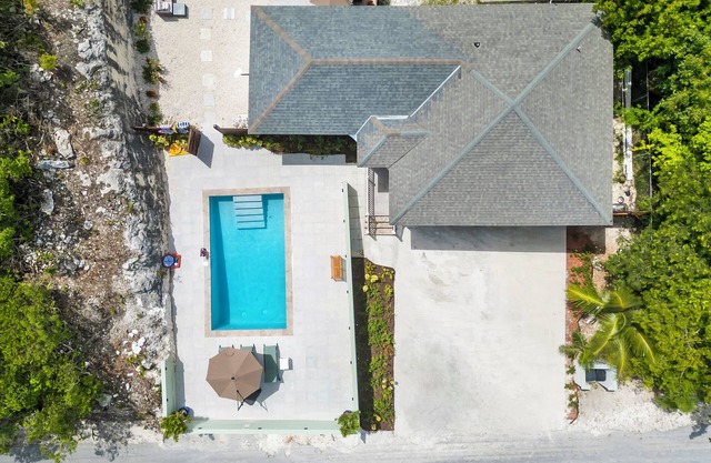NEW 2BD/2.5 BATH near beach access and George town with PRIVATE POOL