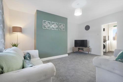 NEW! 2BR in West Terrace, Sleeps 4