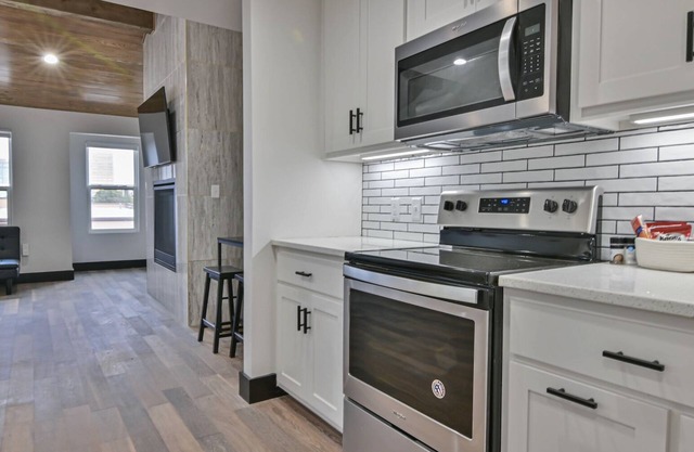 NEW 2BR | ♡ of Tall City★SPACIOUS★Central Location