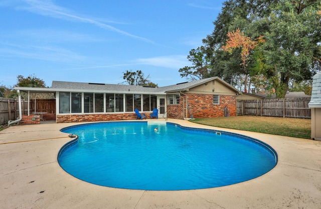 NEW 3/2 Private Orange Park Pool Home
