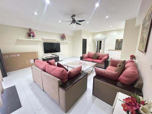 New 3 Bedroom Duplex apartment - BTS Phra Khanong