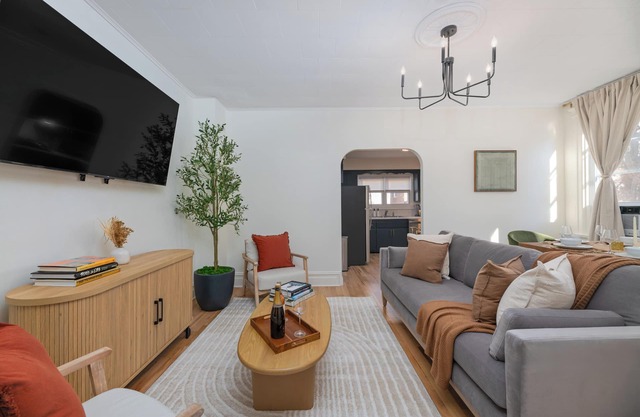 New! 3Bedroom GEM Just 15 minutes to NYC with WiFi, AC, Prime Location