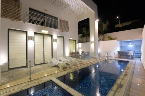 New ! 430m Luxury Best Top Class 8-Bdr Exclusive Villa Top Design HEATED Pool Jucuzzi Sauna