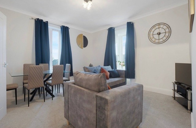 New! 4BR in Spencer Street