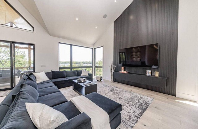 NEW 4BR Modern & Tranquil Muskoka Lakeview Cottage, Bball Court, Pool table!