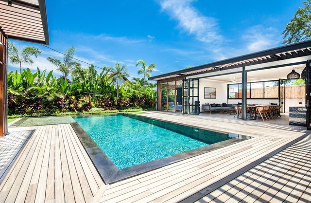 New 5BR Villa, Enclosed Lounge, Canggu Oasis