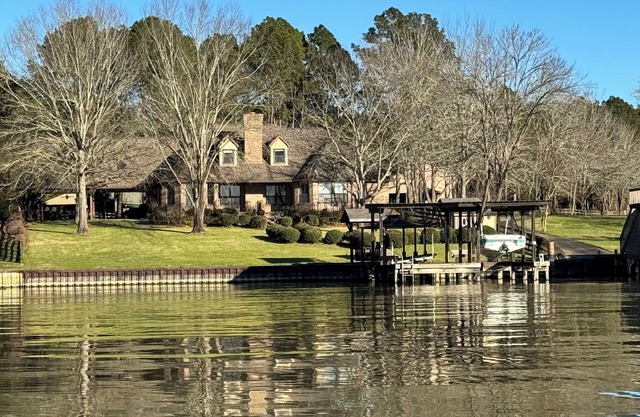New 6-Acre Lake Escape with dock
