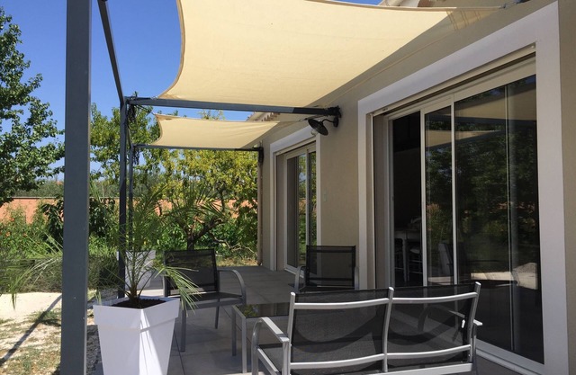 New Ad - Charming quiet house, air conditioning, shared pool