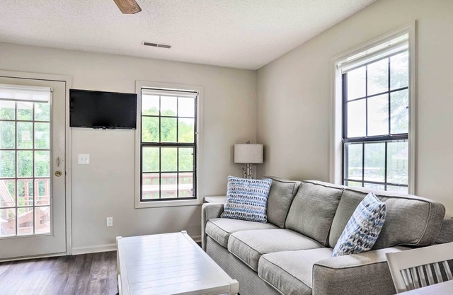 NEW! Airy Winchester Cabin: 1 Mi to State Park!