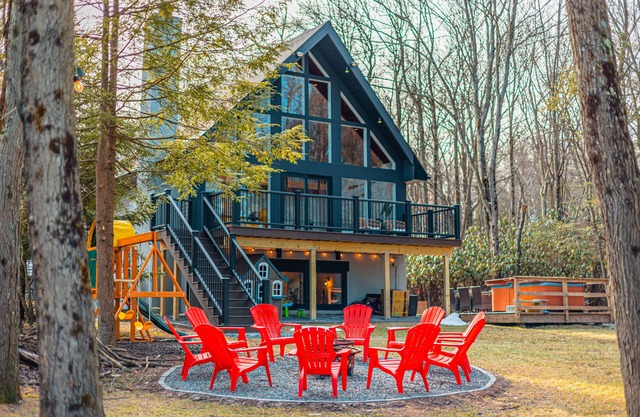 New! All season lakefront house with hot tub!