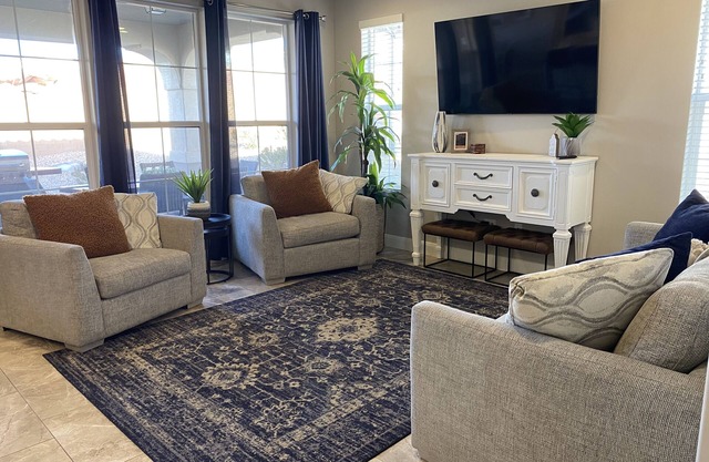 New and Clean! 5 bed, 4 bath, NEW POOL WITH HUGE SLIDE, LAZY RIVER & SPA