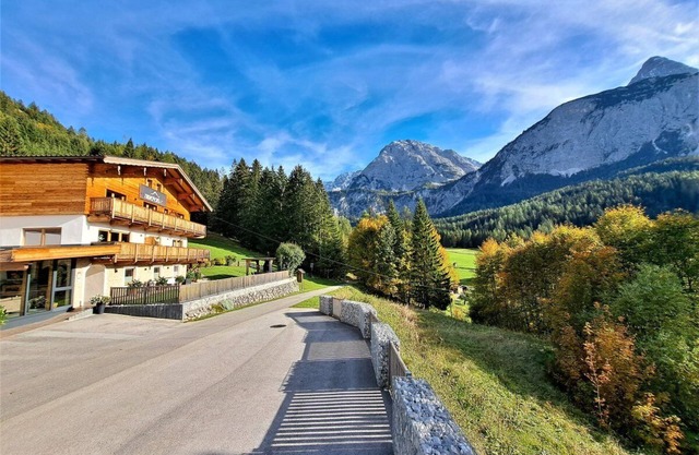New Apart at the Zugspitze with spa, hot tub, barbecue area, beautiful outdoor area!