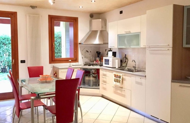 New apartment with garden, convenient to services