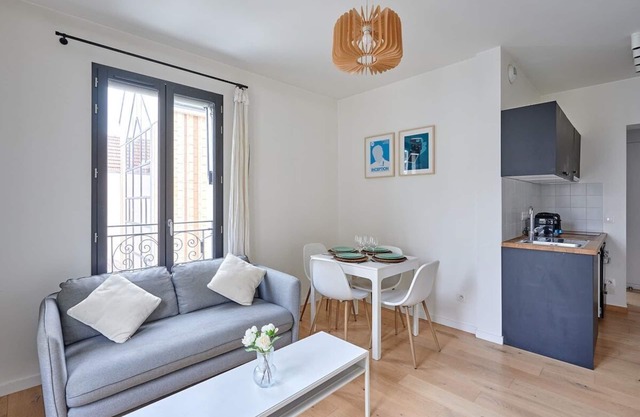New apartment in Boulogne facing "Les passages"