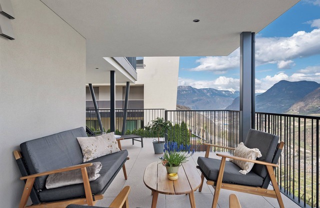 New Apartment 'Vinea Guesthouse Terrace' with Mountain View, terrace and Air Conditioning