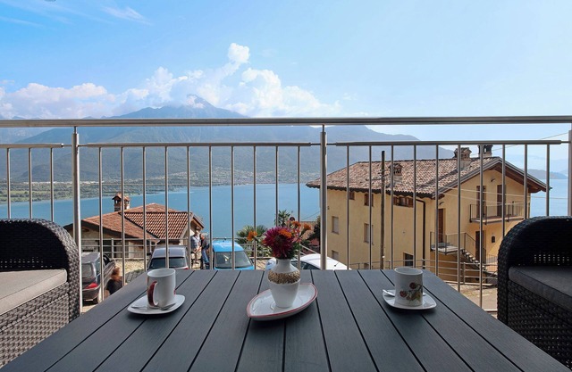 New Apartment Casa Andrea with Lake View, Terrace and On-Site Free Parking