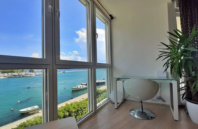 New apartment for 5 people on the riverside with stunning views