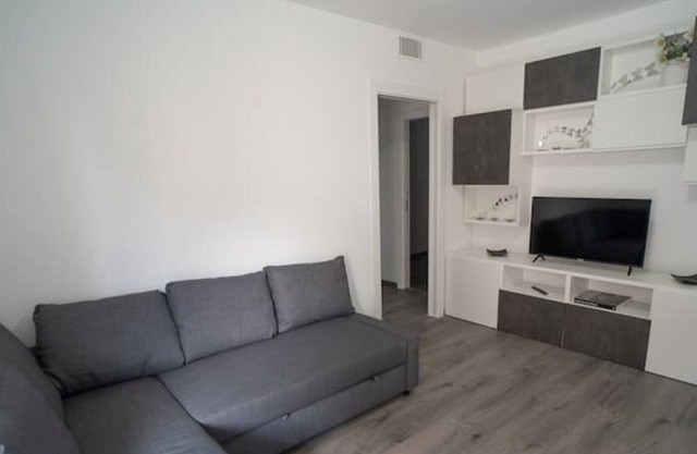 New apartment, markets on foot in 25min