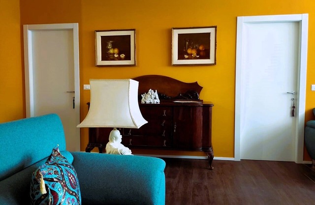 New apartment offering modern elegance and comfort (5 min drive from Varenna)