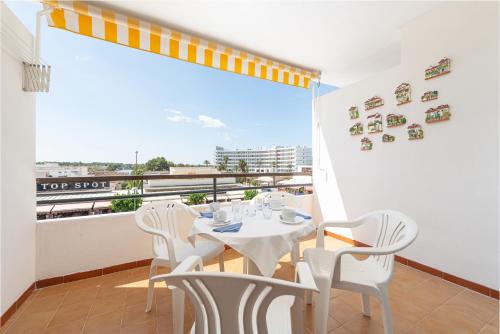 NEW Apartment Sol with Sea Views and Balcony by Bebreeze