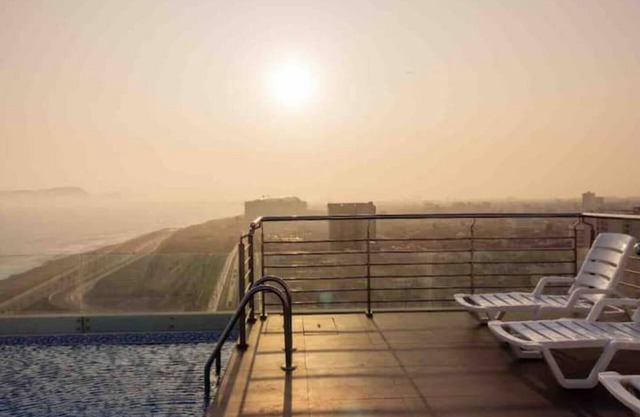 New apartment with pool facing the sea