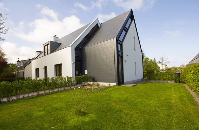 New, attractive and spacious apartment with comfort, within walking distance of the forest/beach.