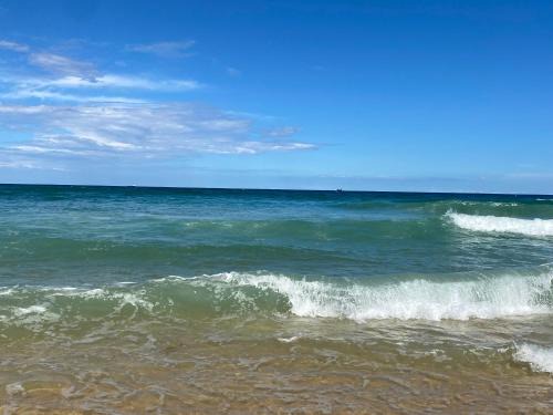 NEW BEACH Luxury 3B 2B unit - Ocean Views - 250m 2 BUDDINA BEACH!